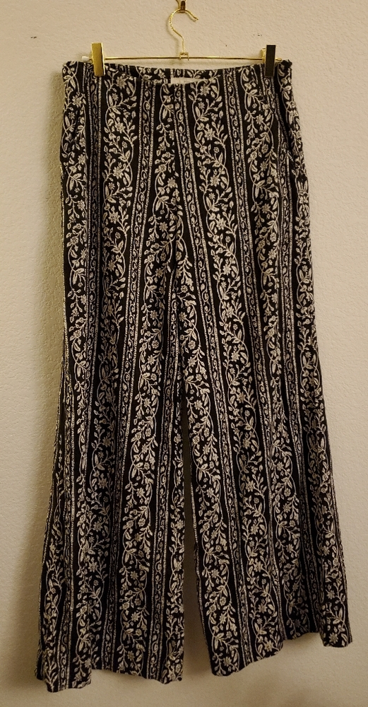 Abercrombie & Fitch black and white pant